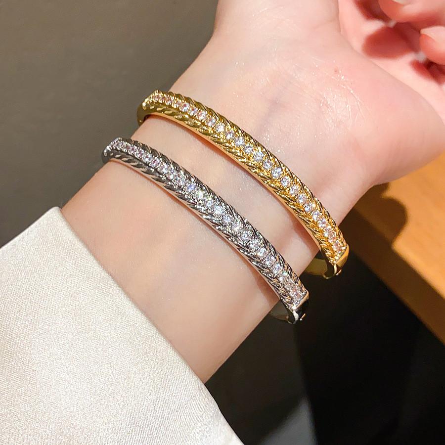 Медный текстурированный браслет с цирконием и элегантным дизайном для женщин