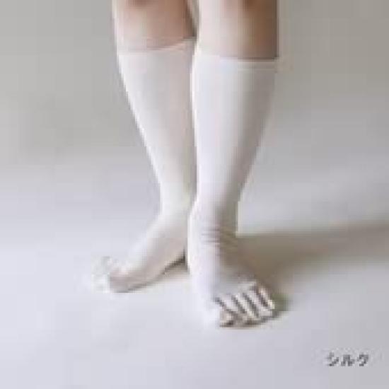 Kurashikinu Silk Natural Suitable for Sensitive and Dry Prevents Made In Five-Toe Socks, 100% Silk, Unisex, Skin, Cold, Warms, Layers, Japan,