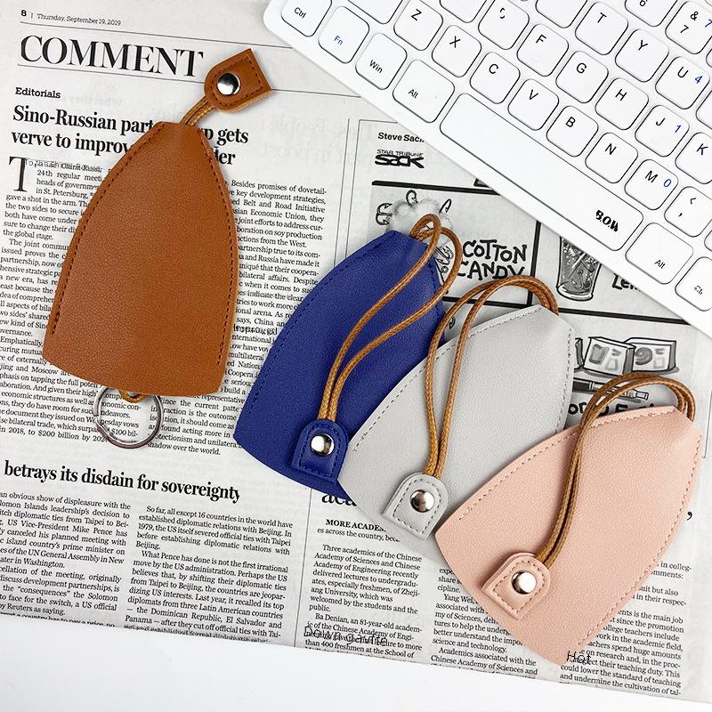 "Compact PU Leather Key Storage Pouch with Pull-Out Feature"