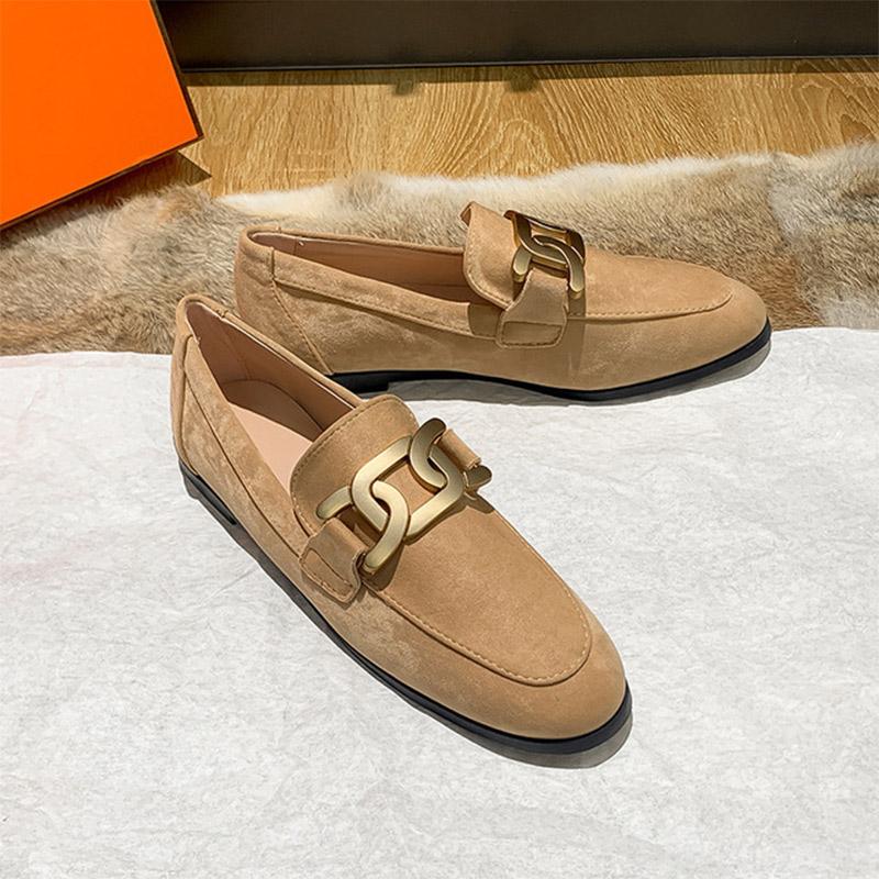 Женские туфли на плоской подошве. Женские модные лоферы без шнуровки. Металлическая цепочка с декором. Повседневная обувь-оксфорды на низком каблуке. Круглый носок. Высочайшее качество.