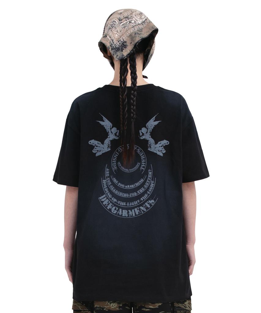Футболки Depeugameoncheu с перьями Румяна T-Shirts [Черный]