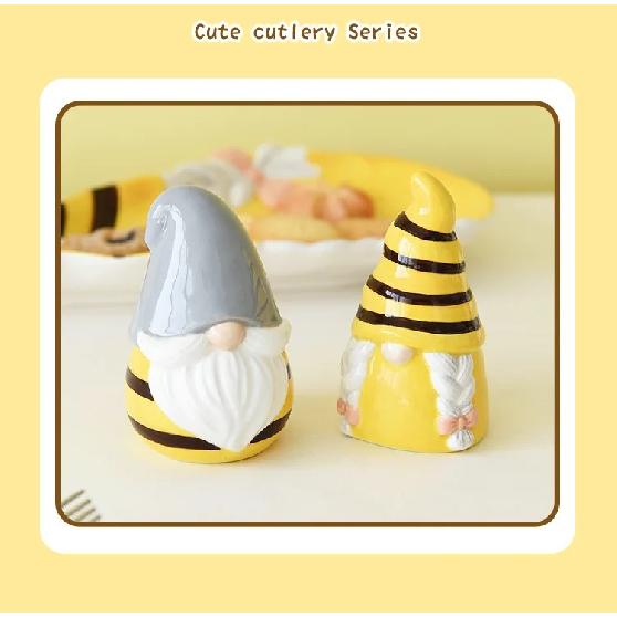 1 Pair Ceramic Salt and Pepper Bottles Cute Bee Elf Pepper Bottles Dining Table Seasoning Jars Dining Table Kitchen Decoration