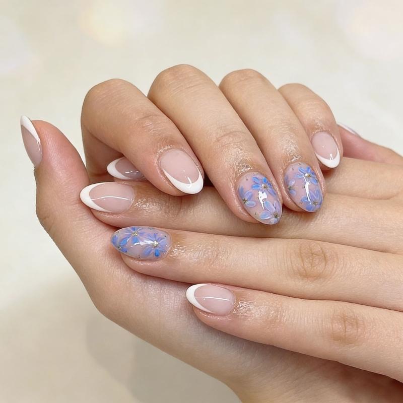 Pack Of 24 Fake Nail White French Blue Floral Glossy Short Oval Shape Press On Nail With Shimmering Finish ABS Build