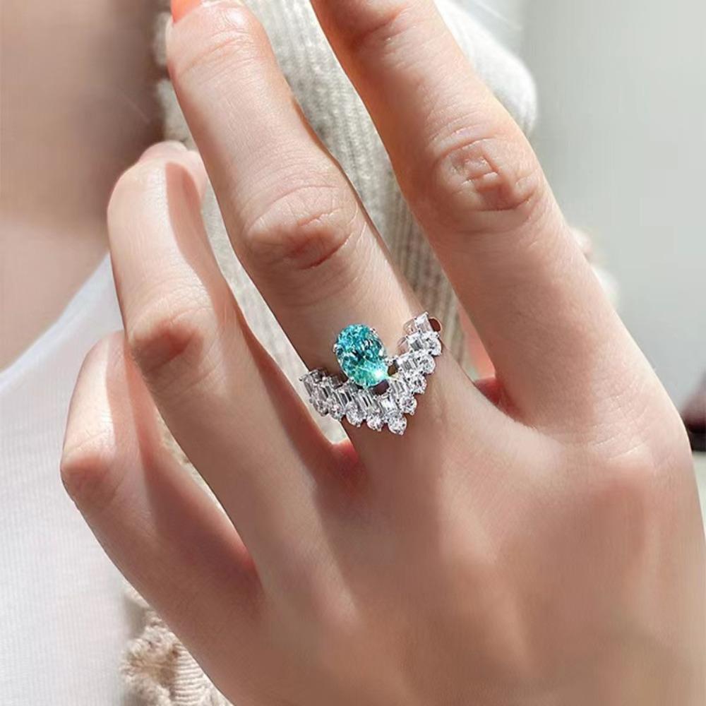 Luxury Open Ring with V Shape Crown Blue Zircon Ice Cut Design Elegant Pigeon Egg Glacier Blue Ring for Women