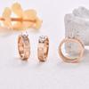 Женское классическое кольцо в стиле Cartier с муассанитом в четырех закрепках, из высококачественного золота, не выцветает.
