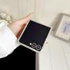 Рельефный чехол для Samsung Z Flip6/5/7 с акварельным цветком и ремешком против потери