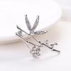 Brooch High-End Sense Niche High-End Women'S Silk Scarf Buckle Alloy Corsage Small Fragrant Wind Pearl Rhinestone High-End