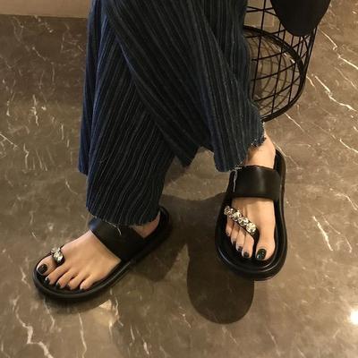 Крутые тапочки женские летние модные новые модные для выхода платформа пляжная обувь