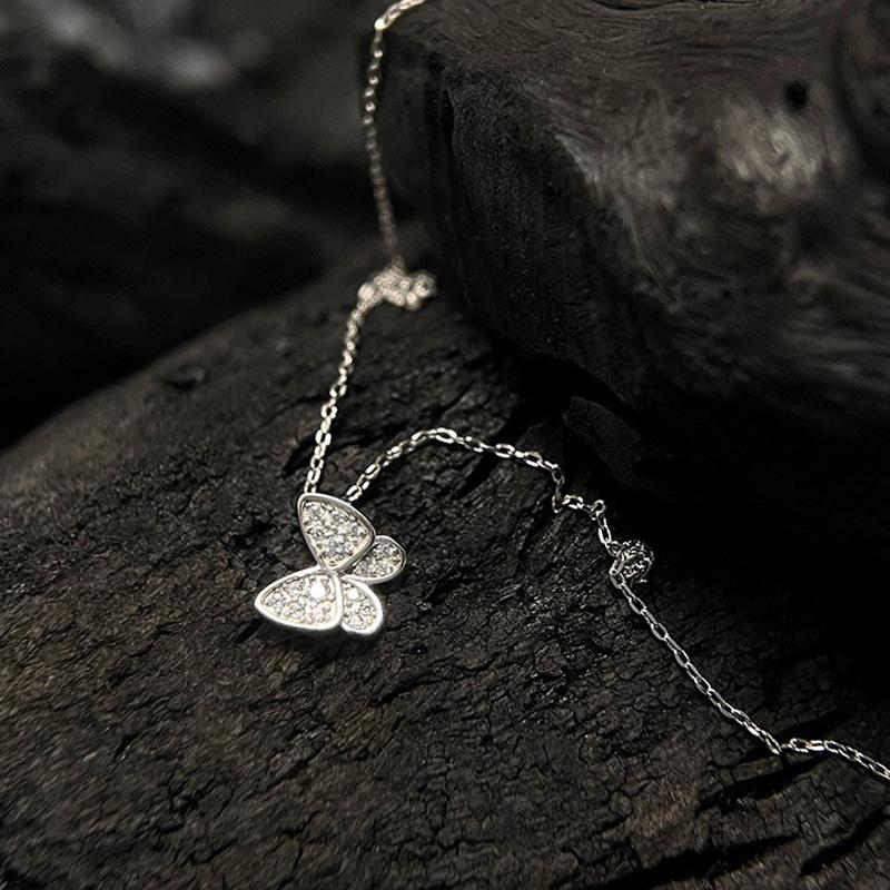 Ожерелье с бриллиантовой бабочкой в стиле минимализма для женщин, нишевый дизайн, трехмерная цепочка из циркония для ключицы из нержавеющей стали
