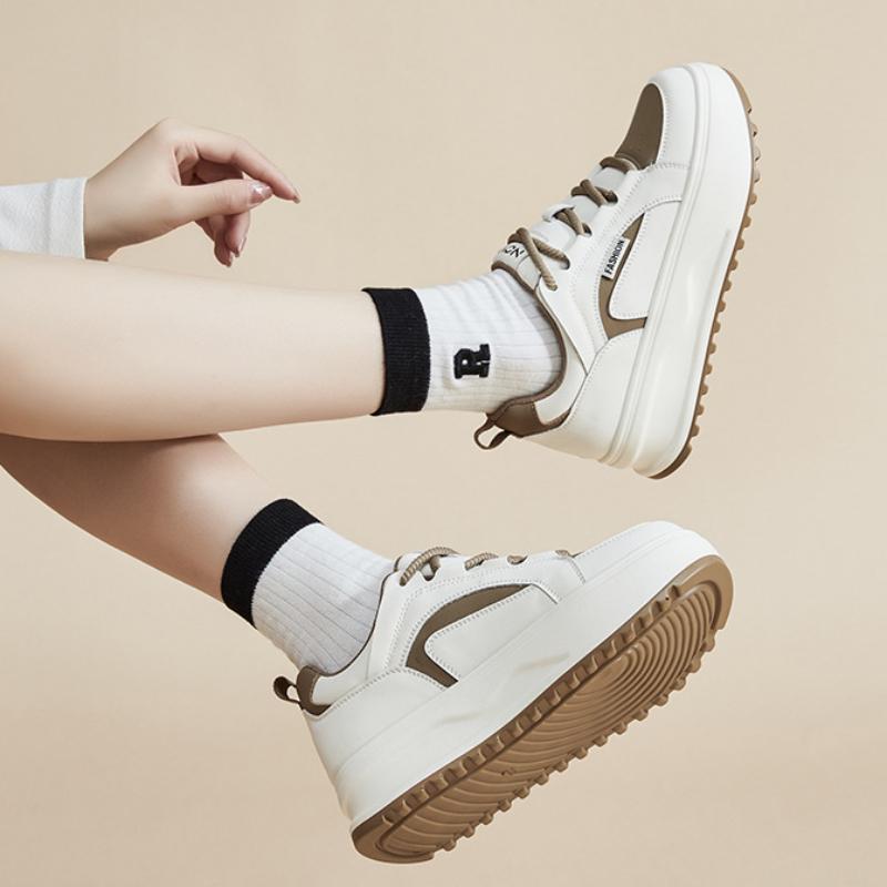Толстая подошва Белые женские спортивные туфли 2024 Осень Новые модные однотонные кроссовки с круглым носком Женская спортивная повседневная обувь