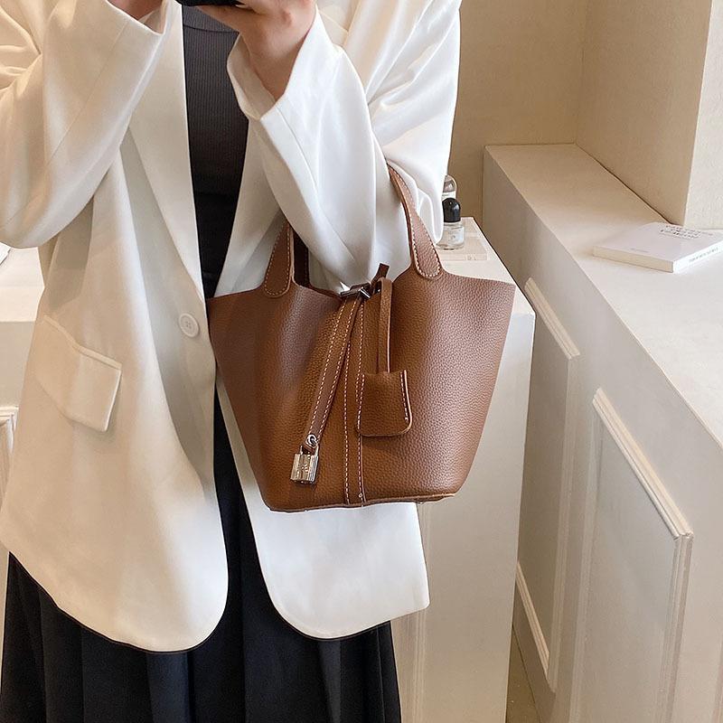 Сумка премиум-класса с нишевым дизайном, женская, новая популярная 2025 года, ручная сумка в иностранном стиле, универсальная, портативная сумка-ведро