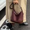 Замшевая сумка женская 2025 новая осень и зима высококлассная ретро сумка под мышкой сумка для通勤 женская сумка для выхода на плечо