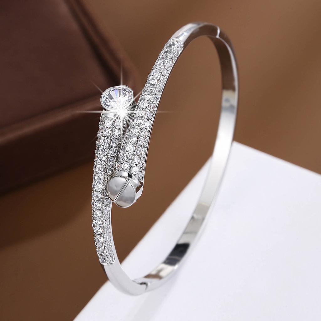 Модный дизайн меньшинства с микро-инкрустацией из циркона Ins с холодной поверхностью браслета