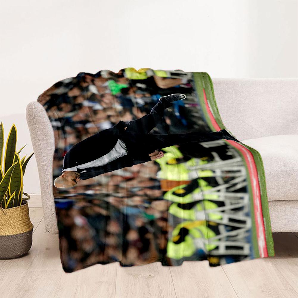 Real Madrid Graffiti Artwork Blanket Soft Warm Cozy Perfect for Livingroom Bed Bedding Four Seasons Multipurpose Modern
