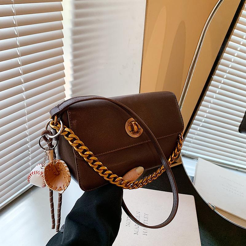 Маленькая женская сумка осень-зима 2024 года, новая ретро универсальная сумка через плечо, нишевая модная цепочка, маленькая квадратная сумка