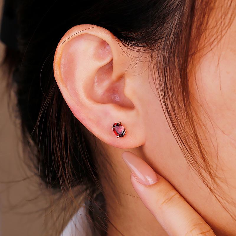 Элегантные серьги с гранатом цвета голубиной крови, серебром с розовым золотом и цирконами