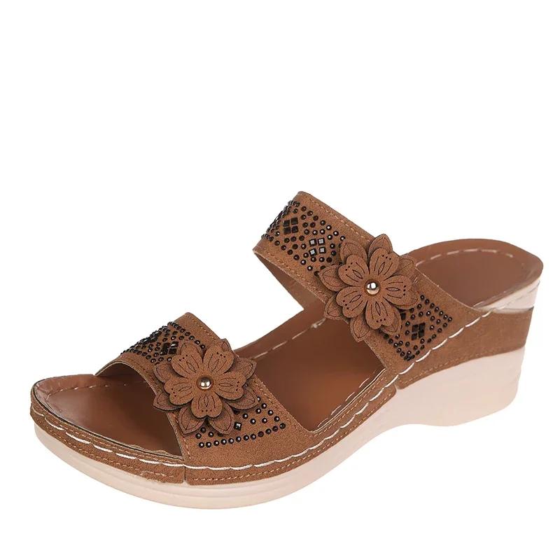 Женская обувь больших размеров 2024 года, летние ретро-римские сандалии, женские повседневные босоножки на танкетке с цветочным принтом, тапочки, женские тапочки на платформе