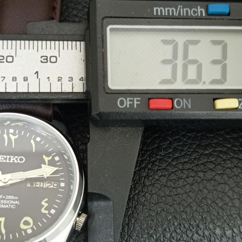 ЯПОНСКИЕ ВИНТАЖНЫЕ ОТРЕМОНТИРОВАННЫЕ МУЖСКИЕ АВТОМАТИЧЕСКИЕ ЧАСЫ SEIKO С КОРИЧНЕВЫМ ЦИФЕРБЛАТОМ a445482-1