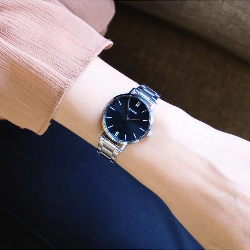 Casio Серия STANDARD Простая Модная Кварцевый Механизм Стальной Браслет Японские и Корейские Часы Женские Часы Синий Циферблат LTP-VT02D-2A