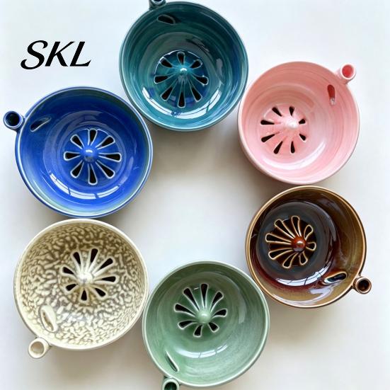 Draining And Rinsing Bowl Self Wash Bowl, with Hollow Drain Holes, Swirl-Flow Berry Kitchen Fruit Washer Washing Ceramic Rinse for Counter
