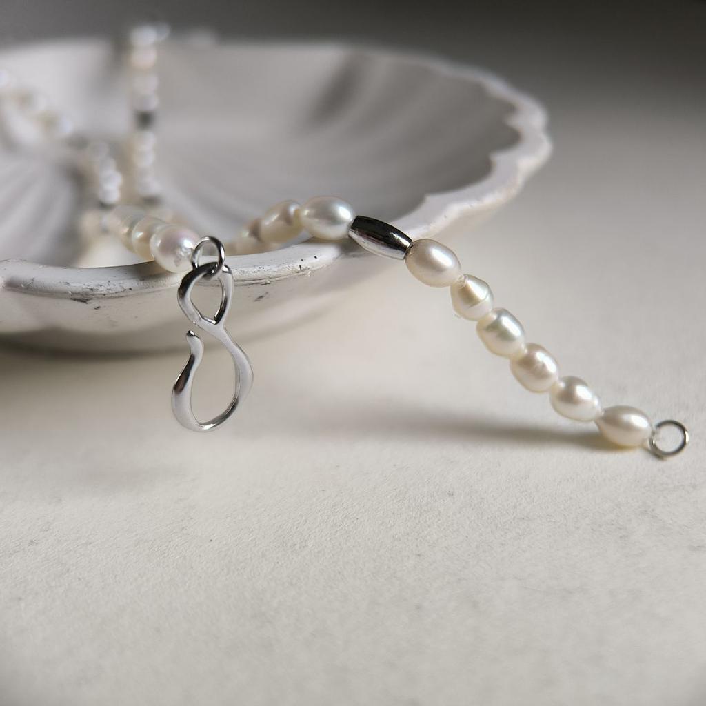 Серебряное колье с натуральным жемчугом барочным, вес изделия 13,1 гр (2184997)