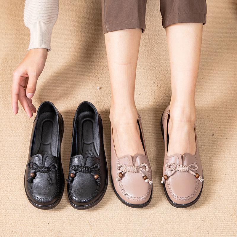 Новые кожаные удобные туфли для мам на мягкой подошве, весенние и осенние модели, легкие нескользящие туфли для женщин среднего и пожилого возраста, однотонные