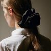 KINDERSALMON Silk Scrunchie Black (L)