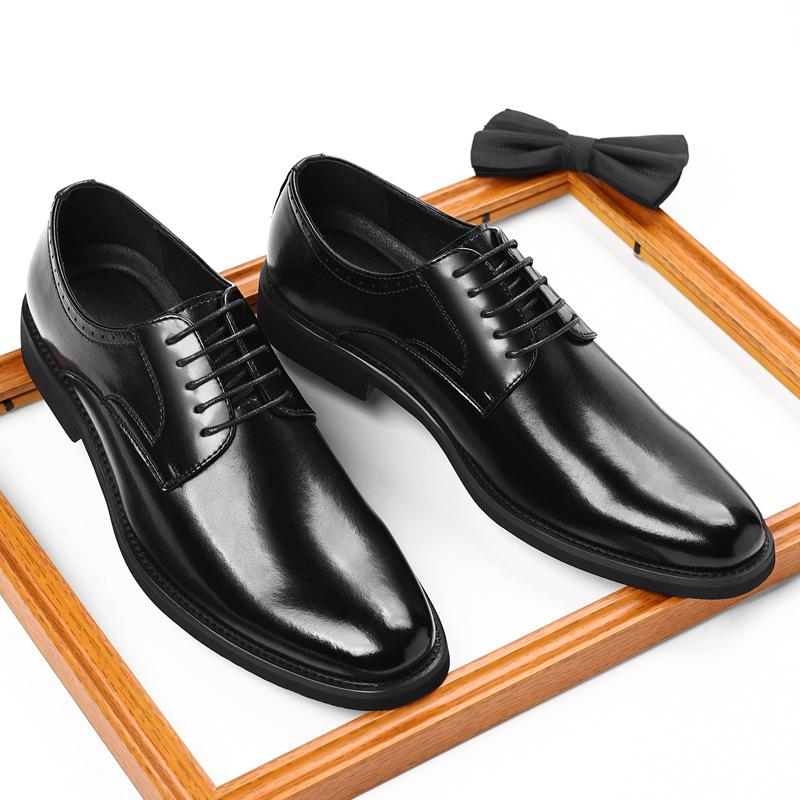 Fashion 2025 New Designer Pointed Wedding Shoes for Men Solid Color Fashion Casual Leather Shoes Male Lace Brown Business Derby Shoe Man
