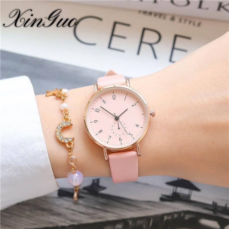 Посмотрите ретро-литературную маленькую свежую сотню учащихся старших классов женского пола в минималистском стиле