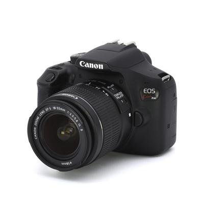 Canon Цифровая зеркальная камера EOS Kiss X90 Стандартный зум-кит (EOSKISSX901855IS2LK)