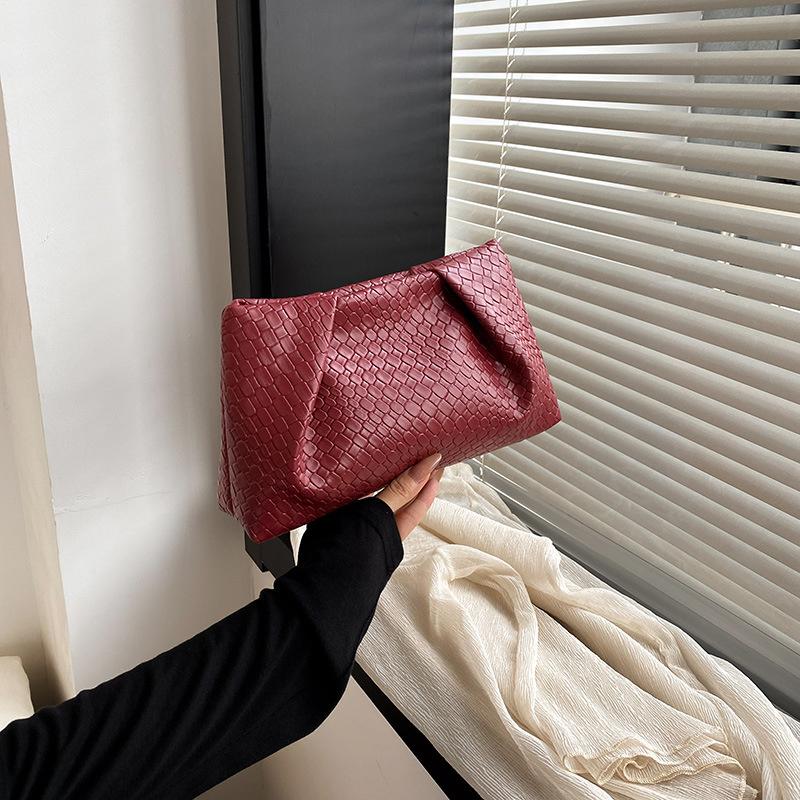 High End Retro Fashion Embossed Woven Handbag, Lightweight and Large Capacity, Suitable for Dates, Weddings, and Banquets