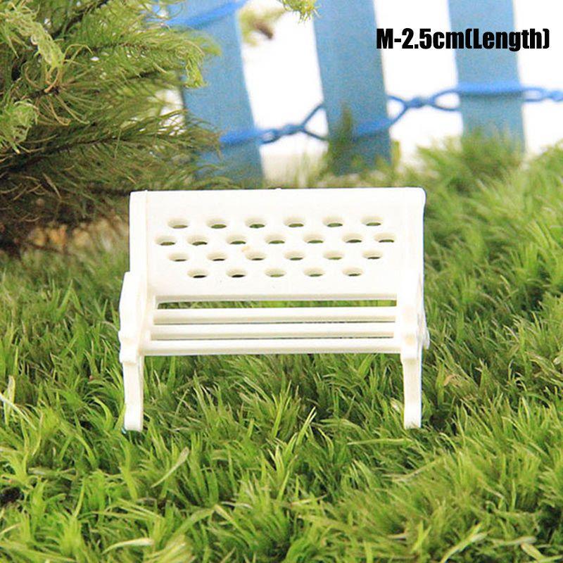 Набор миниатюрных садовых скамеек Прочная смола Белый стул и коричневый стол Декор микроландшафта