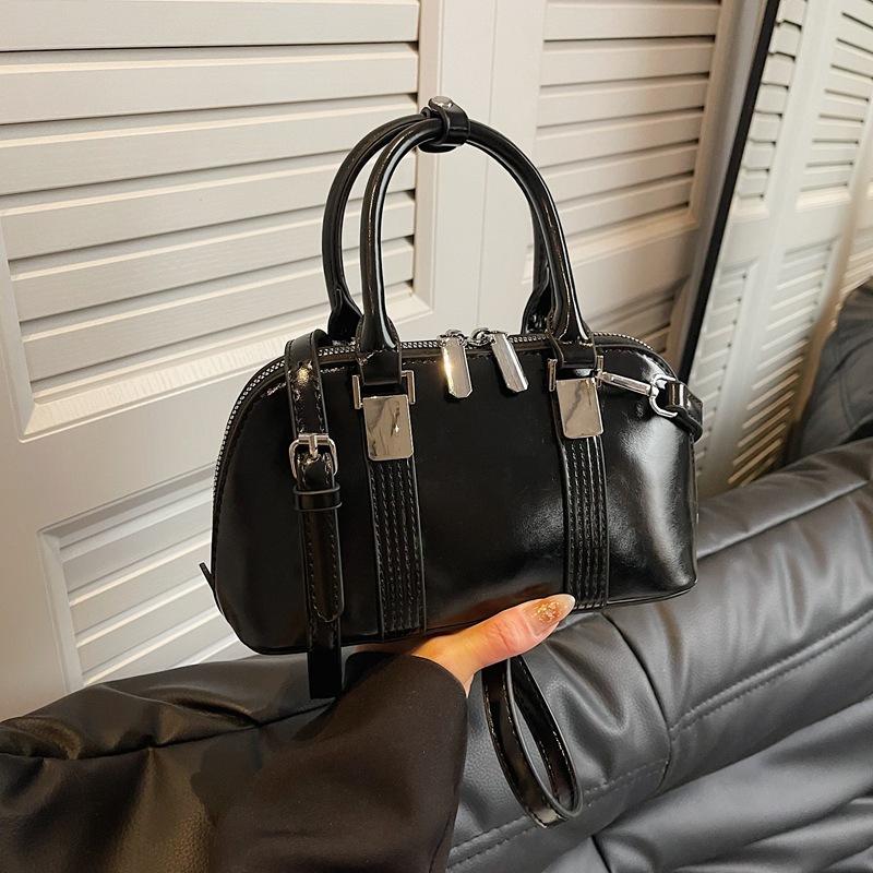 Корейская версия нишевый дизайн простой и универсальный портативный сумка-мессенджер для поездок на работу женская весна 2025 новая модная повседневная сумка-мессенджер