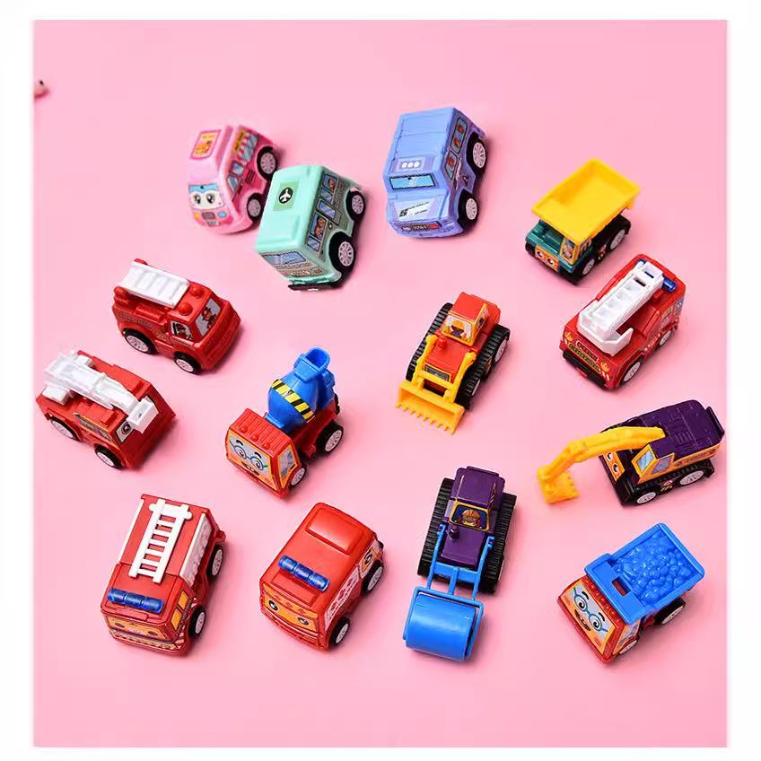 Миниатюрная игрушечная машинка для детей с инерционным механизмом - Инженерная машина и приз для детского сада