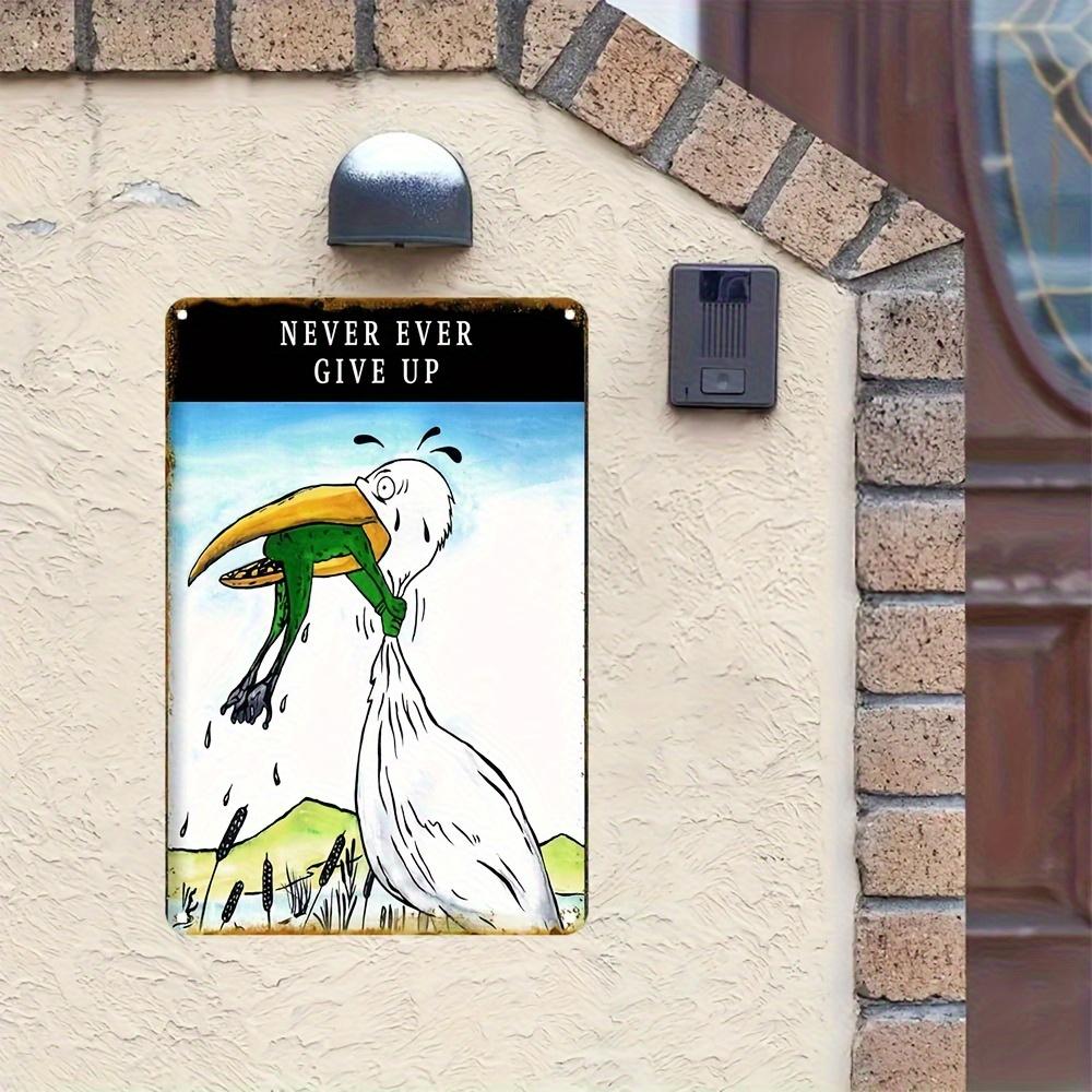 Юмористический и никогда не сдающийся логотип-мурал из алюминия с изображением лебедя и лягушки имеет прочную безрамную конструкцию, подходящую для домов, офисов, кафе