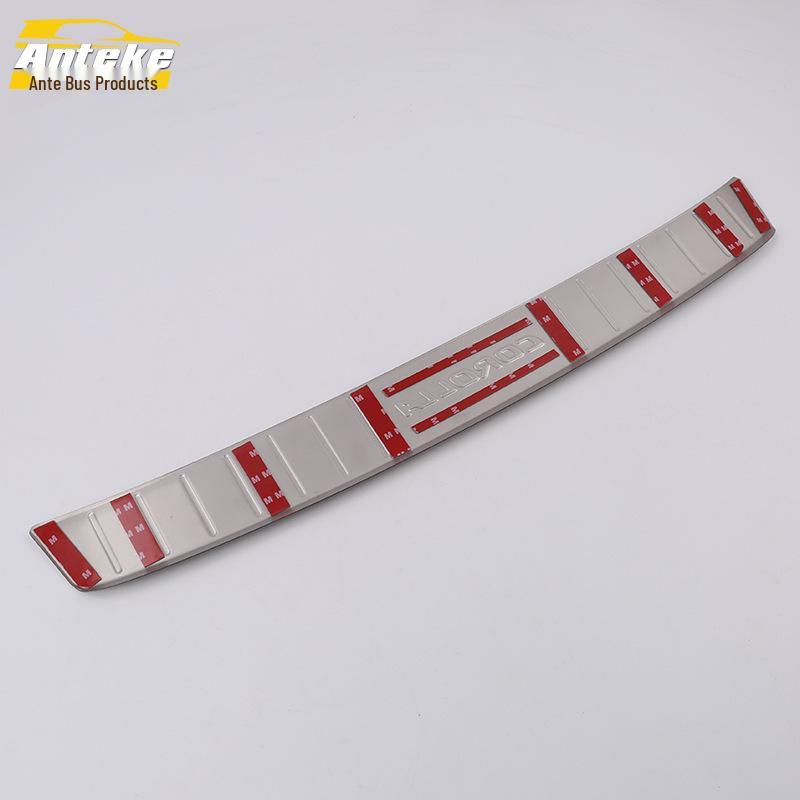 Защита заднего бампера и багажника для моделей Corolla 14-го поколения: Декоративная полоса и наклейка