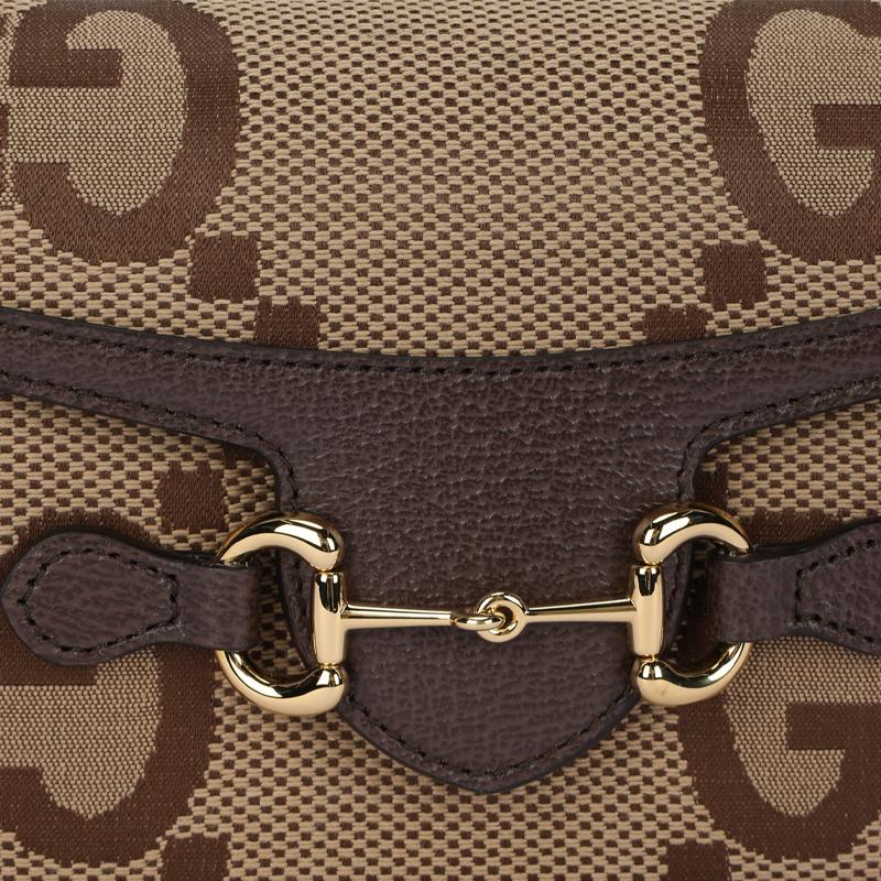 Gucci Сумка-коробка Horsebit 1955 с золотым зажимом-подкову и двойным G, увеличенного размера, на магнитной застежке, из канвы с кожаной отделкой, для ношения на плече или через плечо, мини 699296-UKMBG-2572