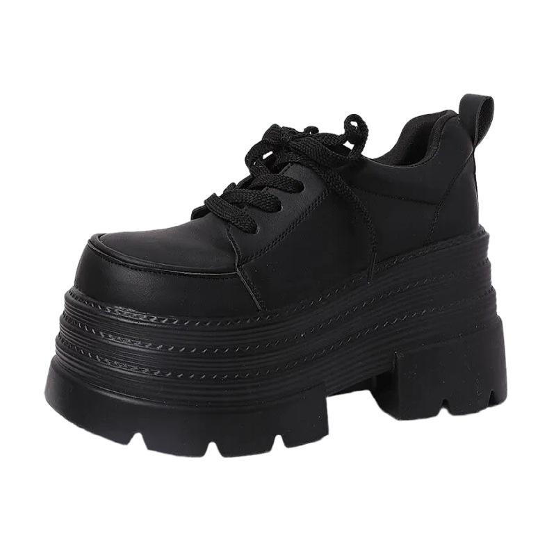 Черные маленькие мужские туфли на высокой платформе с большой головой на шнуровке из маленькой кожи женские 2025 осень новые в стиле колледжа маффины одинарные туфли