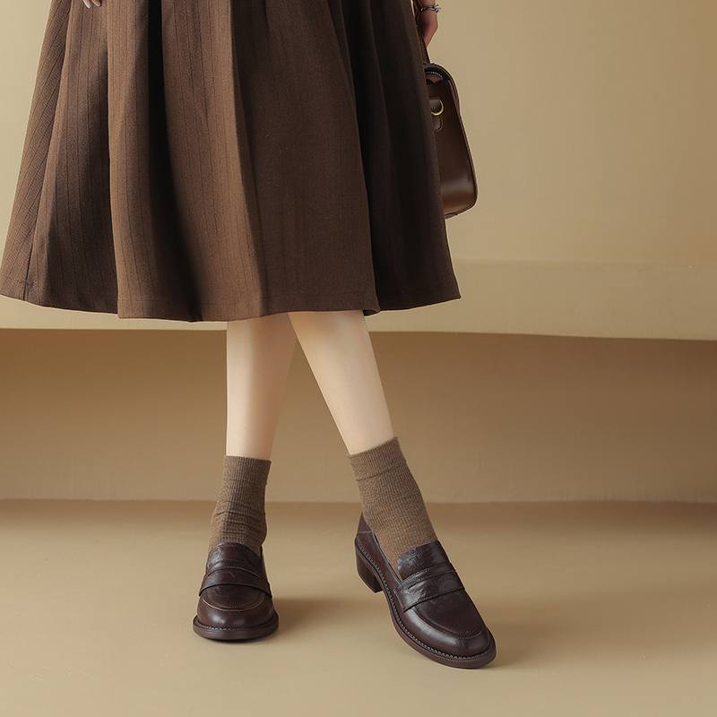 Krazing Pot Sheep Leather Round Toe Thick Med Heels Spring Shoes Brogues Pleated Decoration Women Pumps