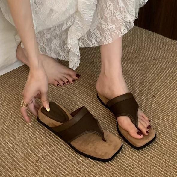 Fairy Wind Slope Heel Muffin Thick Bottom Flip-flops Female Wear 2025 New French Niche Square Toe Cool Slippers