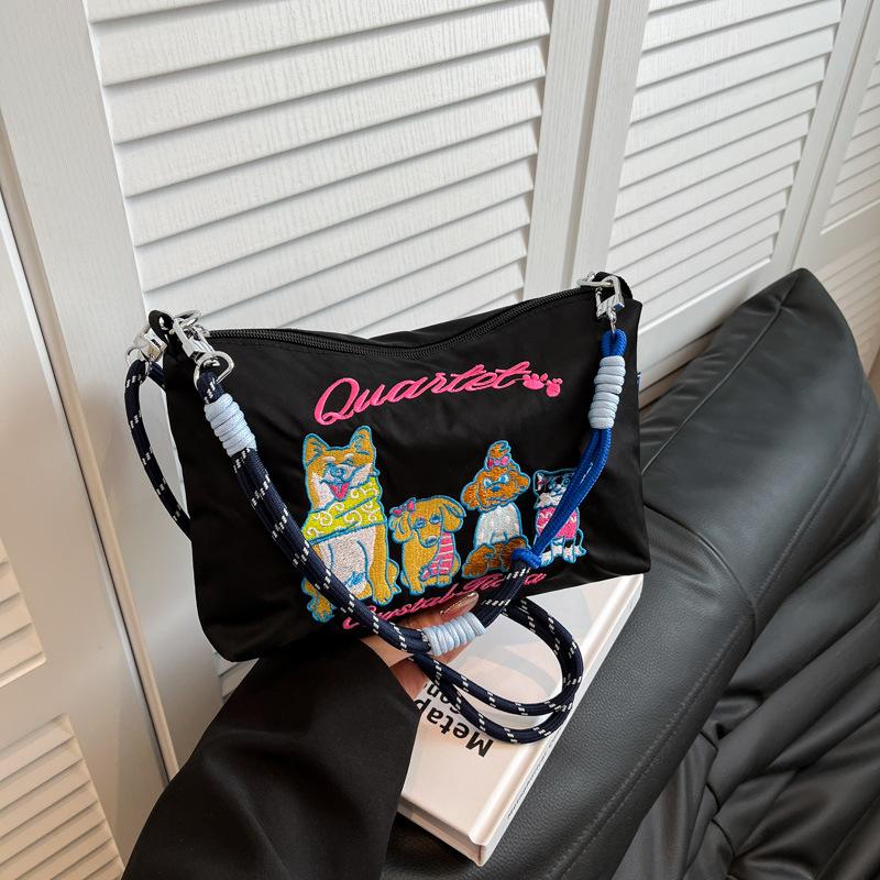 Повседневная простая текстура трендовая мода маленькая квадратная сумка 2025 лето новая в иностранном стиле женская персонализированная на плечо сумка-мессенджер