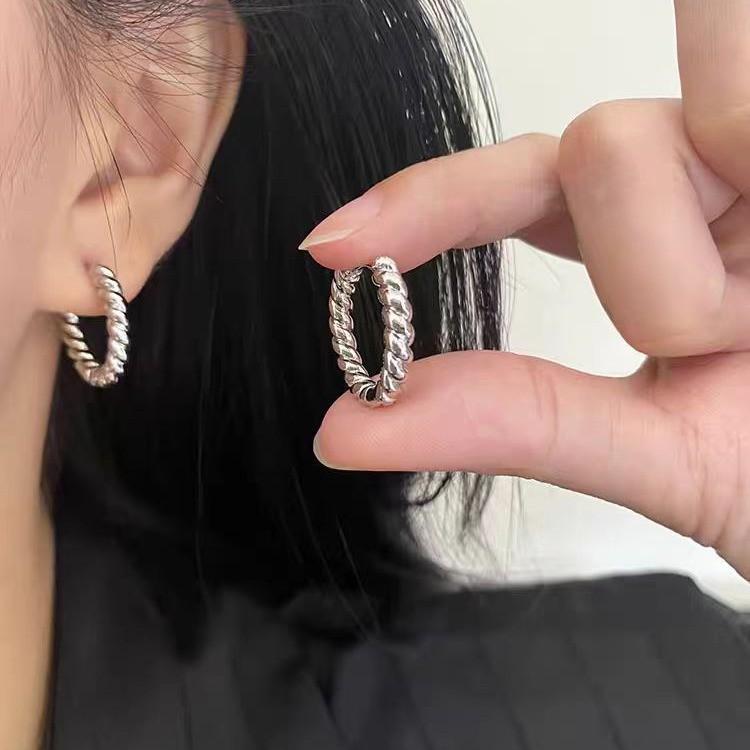 Элегантные серьги-капли с камнем кошачий глаз — универсальные, легкие, роскошные, изысканного дизайна.