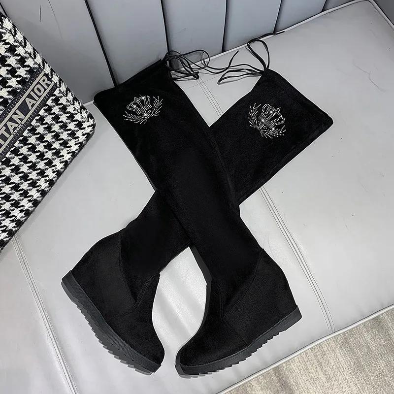 Сапоги выше колена из флока со стразами для женщин, дизайнерская обувь на мягкой подошве, осенне-зимняя женская обувь, модные повседневные длинные сапоги для женщин
