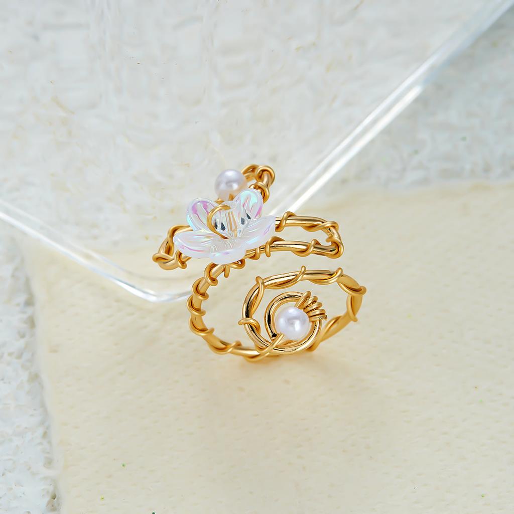 Boho Elegant White Shell Flower Open Rings For Women Vintage Gold Color Wire Wrapped Adjustable Finger Ring Party Charm Jewelry