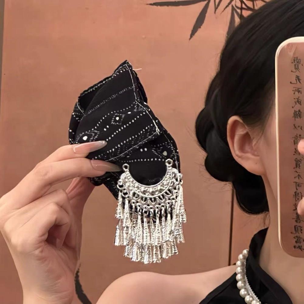 Striped Pattern Triangle Shark Clip Silver Hair Accessory Ethnic Style Hair Claw Commuting