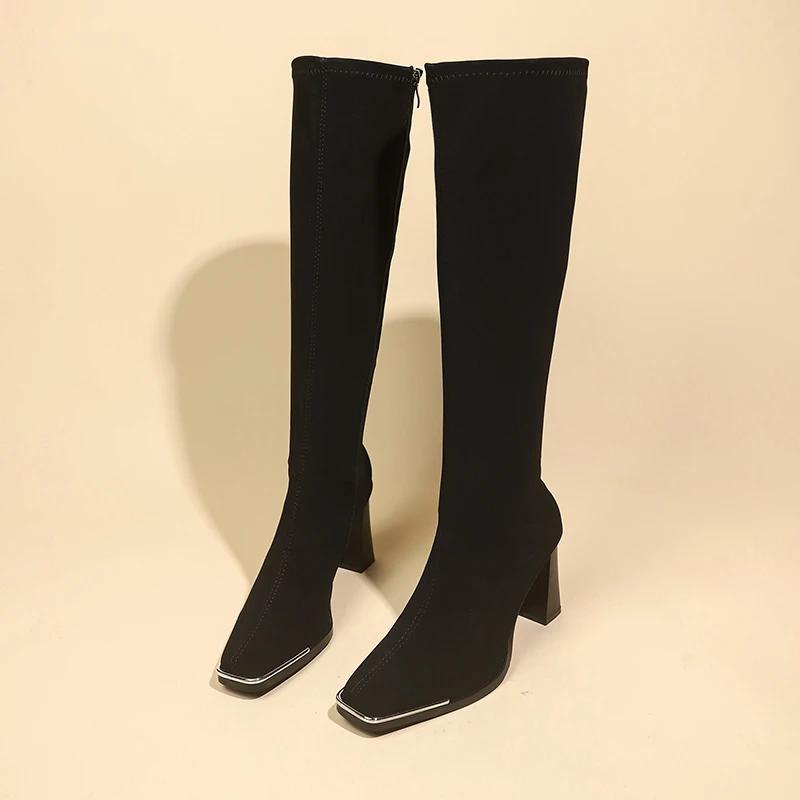 Женская обувь 2024 года, высококачественные женские сапоги с боковой молнией, модные металлические украшения, современные сапоги, женские новые однотонные сапоги до колена