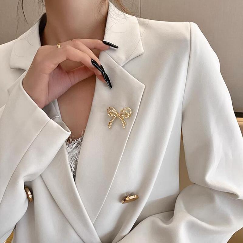 Ins Style Bowknot Pearl Light Luxury Brooch High-End Female Anti-Light Corsage Fixed Clothes Pin Jewelry Accessories