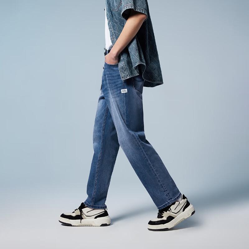 Мужские джинсы из выстиранного денима прямого кроя с нашивкой-буквой JACK&JONES