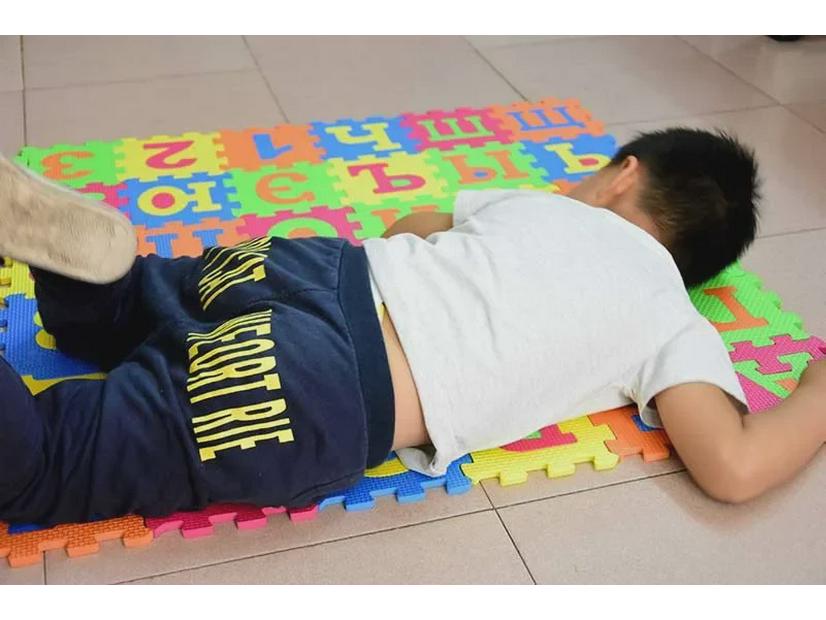 Большой коврик-пазл с русским, арабским и испанским алфавитом - 36 деталей, 14 см каждая