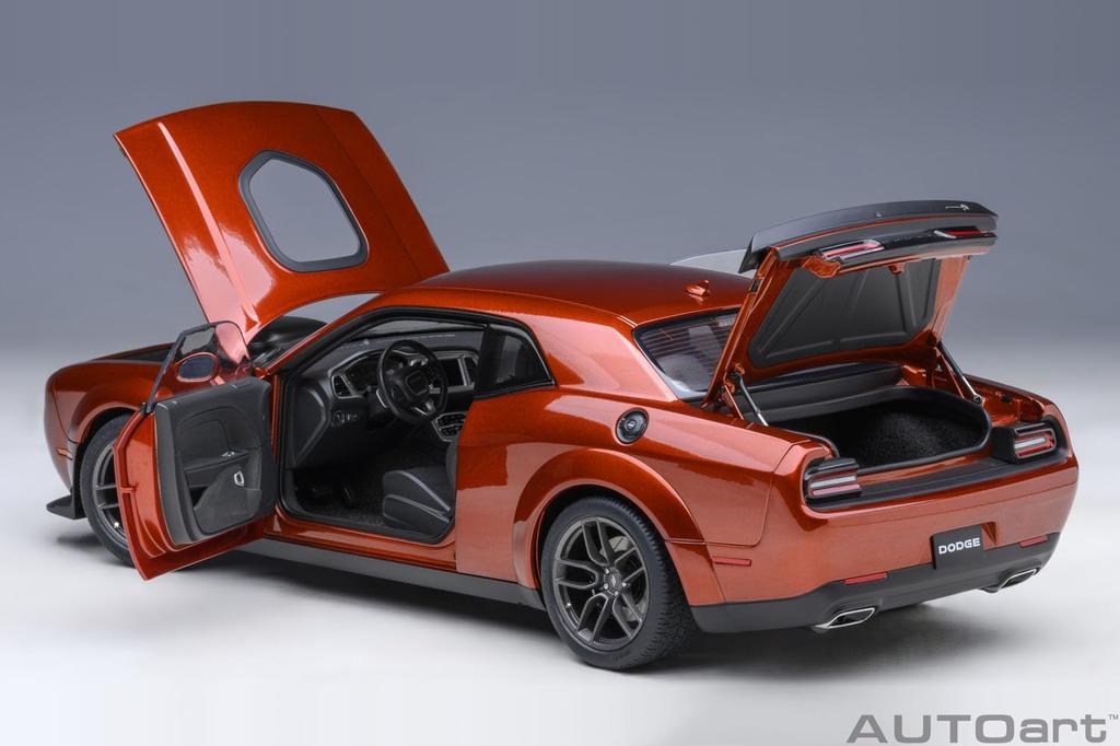 AUTOart Dodge Challenger Scat Pack Wide Body 2022 SINAMON Orange Готовый продукт 1/18 R/T STICK/Metallic